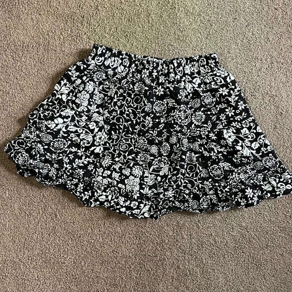 Forever 21 Floral Print Mini Skirt - Picture 3 of 5